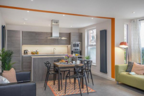 Apartment Three - Free Private Car Park - sleeps 6 - 3 shower rooms - by Ocean City Retreats